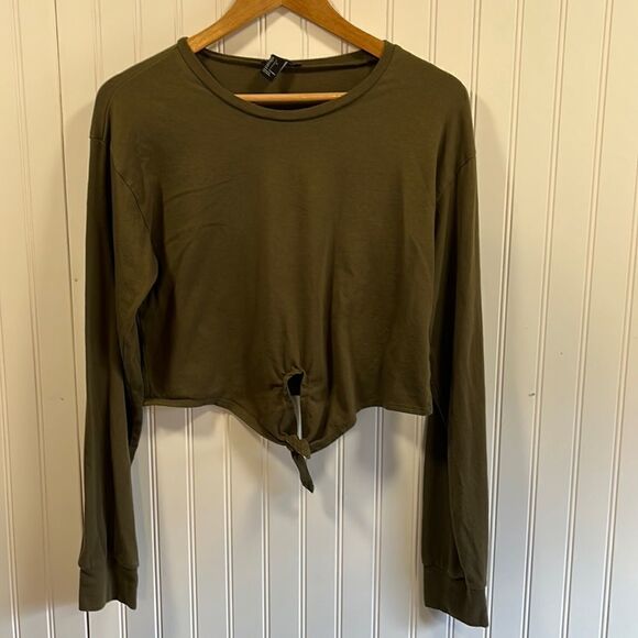 Forever 21 olive green cropped long sleeve top - Picture 1 of 4